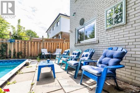 6872 DARCEL AVENUE, Mississauga (malton), Ontario L4T 2W5, Canadá