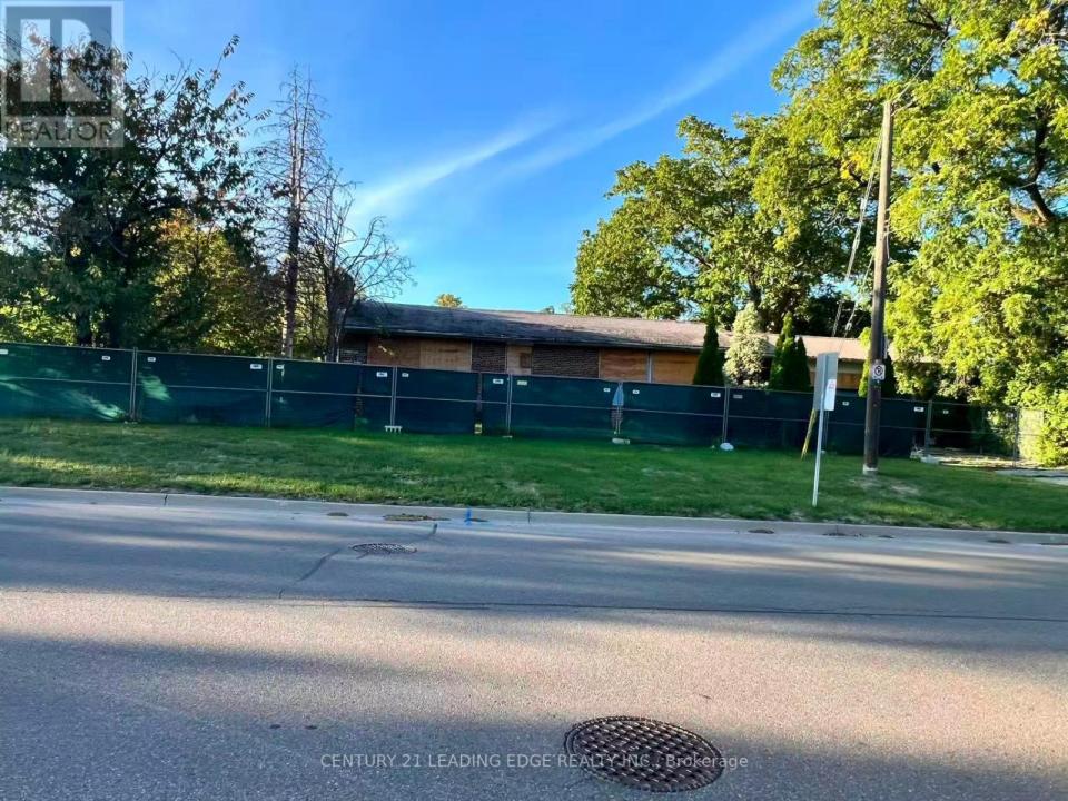 329 MILL STREET, Richmond Hill (mill Pond), Ontario L4C 4B6, Canada