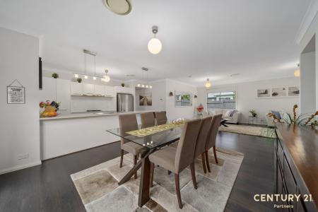 21 Robey Avenue, Middleton Grange, NSW 2171, Australia