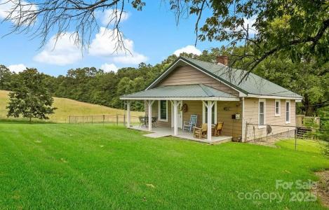 250 Circus Trail, Forest City, Karolina Północna 28043, USA