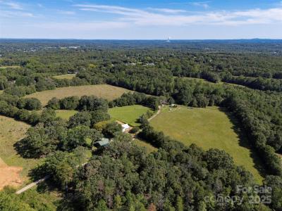 250 Circus Trail, Forest City, Karolina Północna 28043, USA