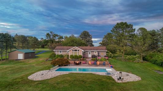 268 Archery Club Road, New Ringgold, Pennsylvania 17960, USA