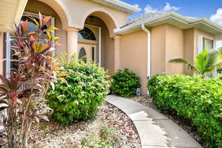 393 Farley Street SW, Palm Bay, 佛罗里达州 32908, 美国