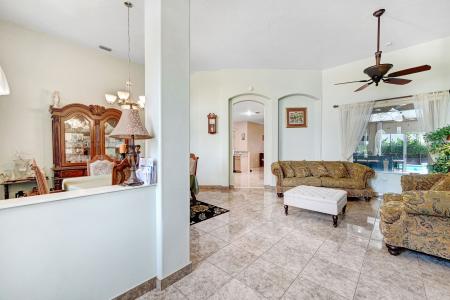 393 Farley Street SW, Palm Bay, 佛罗里达州 32908, 美国