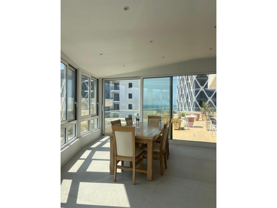 Porti, Vlorë, Albania