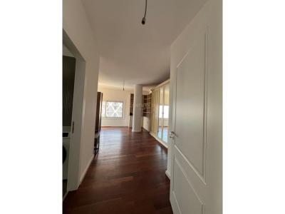 Porti, Vlorë, Albania