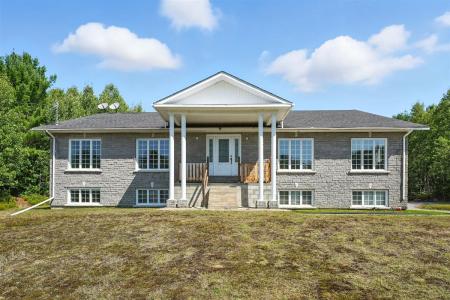 54 Rue France, Mansfield-et-Pontefract, Quebec J0X 1R0, Canada