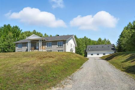 54 Rue France, Mansfield-et-Pontefract, كيبيك J0X 1R0, كندا