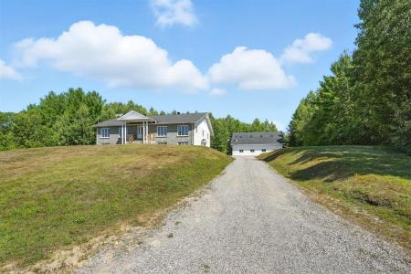 54 Rue France, Mansfield-et-Pontefract, كيبيك J0X 1R0, كندا