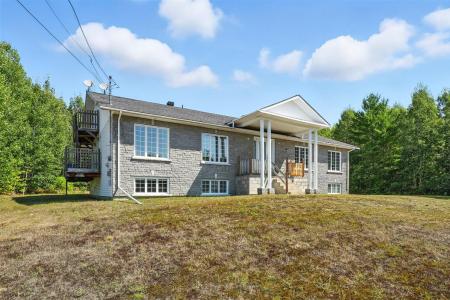 54 Rue France, Mansfield-et-Pontefract, كيبيك J0X 1R0, كندا