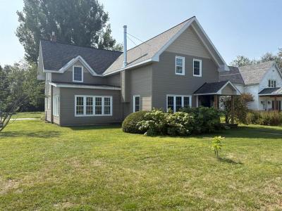 32  Ch. du Pont, Val-des-Monts, Quebec J8N 2J1, Canada