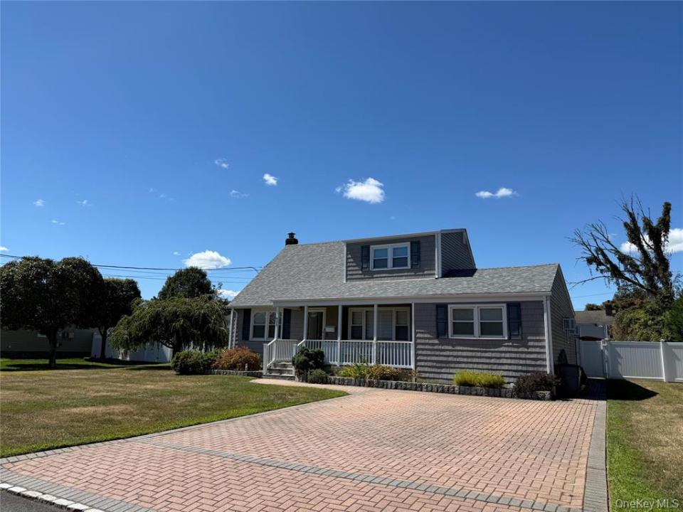 652 Empire Avenue, West Babylon, New York 11704, États-Unis