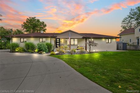 4255 Lakewood Drive, Waterford Charter Township, Michigan 48329, Estados Unidos