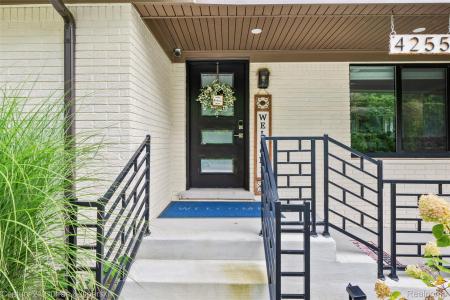 4255 Lakewood Drive, Waterford Charter Township, Michigan 48329, HOA KỲ