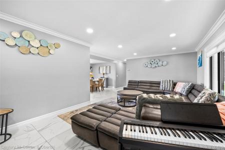 4255 Lakewood Drive, Waterford Charter Township, Michigan 48329, HOA KỲ