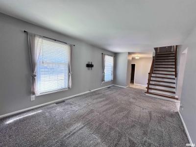 524 MEADOW Drive, Macomb, Illinois 61455