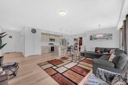 33 CARRINGHAM GATE NW, Calgary, Alberta T3P 2H6, Canada