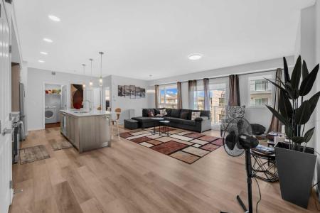 33 CARRINGHAM GATE NW, Calgary, Alberta T3P 2H6, Canada