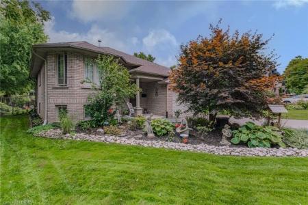 52 AMELIA STREET, Paris, Ontario N3L 1Z6, Canada