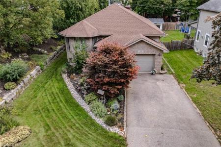 52 AMELIA STREET, Paris, Ontario N3L 1Z6, Kanada