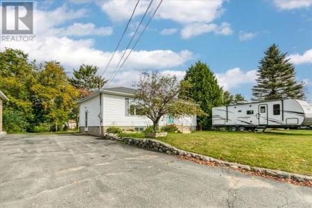 57 PINE STREET, Onaping, Ontario P0M 2R0, Canada