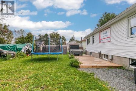 57 PINE STREET, Onaping, Ontario P0M 2R0, Canada