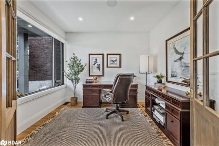 46 TYNDALE ROAD, Barrie, Ontario L4N 7T1, Canadá