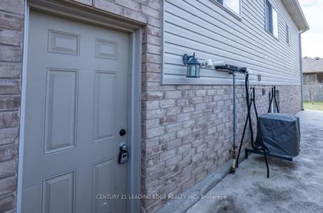 5761 IRONWOOD STREET, Niagara Falls, Ontario L2H 0G4, Canada