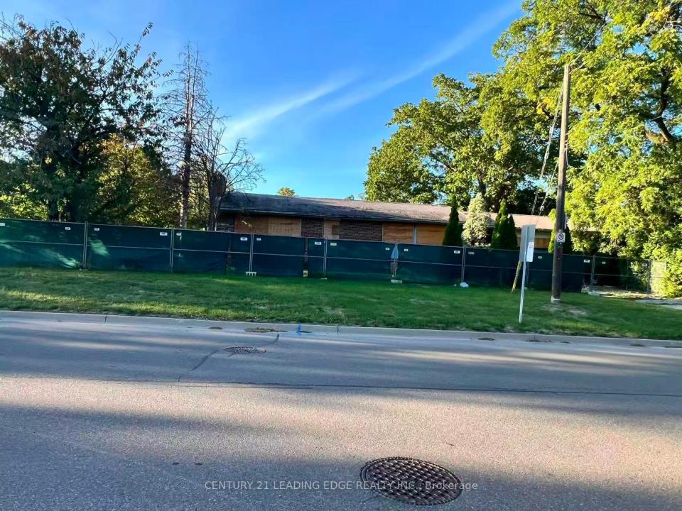 329 MILL STREET, Richmond Hill, 安大略省 L4C 4B6, 加拿大