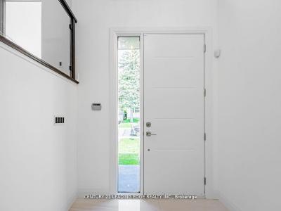 48-B MAYBOURNE AVENUE, Toronto, Ontario M1L 2V9, CANADÁ