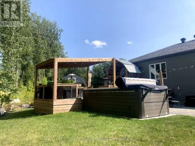 1108 NICOLAS CRESCENT WEST, Cornwall, Ontario K6J 0C1, Kanada