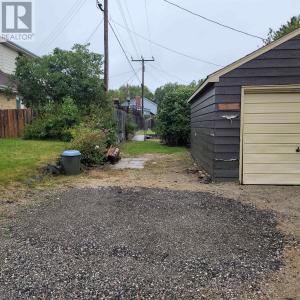 22 & 24 MONA DR, Manitouwadge, אונטריו P0T 2C0, קנדה 