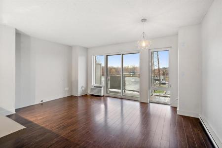 639  Rue Robert-Élie, Laval (Laval-des-Rapides), Quebec H7N 3Y9, CANADÁ