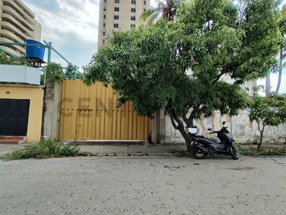 Calle Andres Eloy Blanco Cruce con Andres Bello Venta de Casa Comercial, Barcelona, Anzoategui 6001, Venezuela