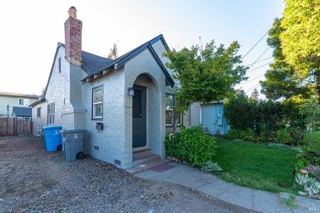 717 Brown St, Santa Rosa, 加利福尼亚州 95404, 美国