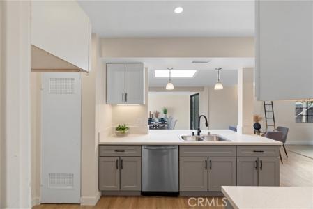 2018 E Glenwood Avenue, Fullerton, Kalifornia 92831, USA