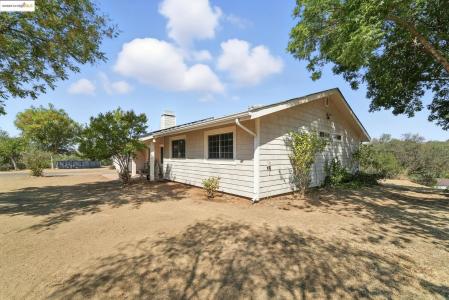 2422 Cheyenne Rd, Copperopolis, California 95228