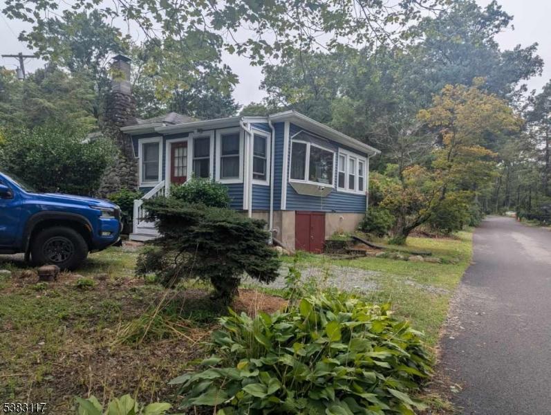 32 Laurel Drive, Oak Ridge, New Jersey 07438