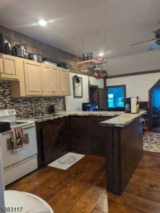 32 Laurel Drive, Oak Ridge, New Jersey 07438