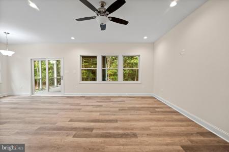 94 Dingley Road, Montross, Virginia 22520, Amerika Birleşik Devletleri