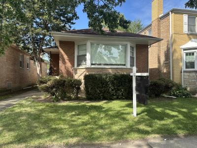 6504 N Whipple Street, Chicago, Illinois 60645, USA