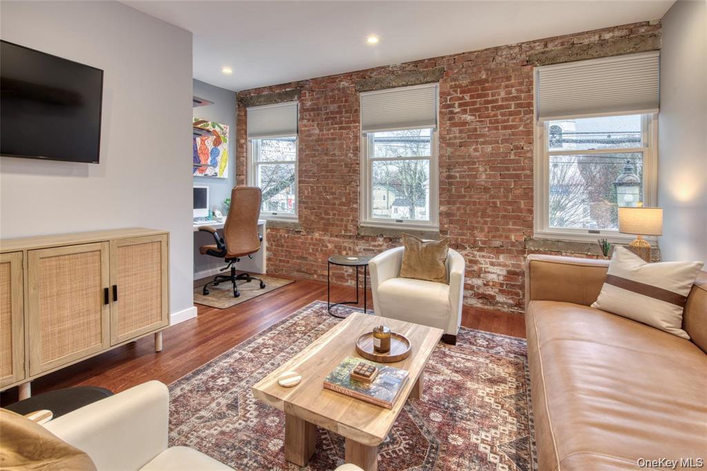 53995 Route 25 Unit #Apt 1, Southold, New York 11971