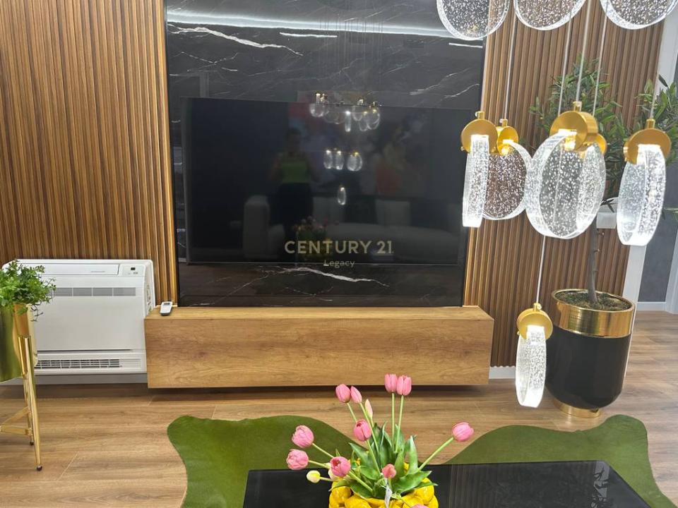 Liqeni i Thatë, Tirana, Albania