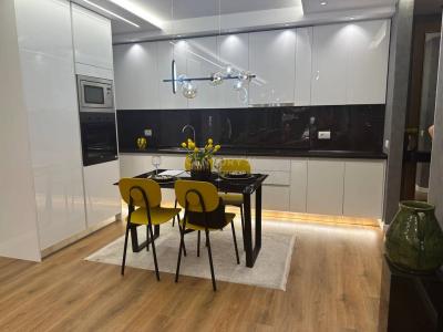 Liqeni i Thatë, Tirana, Albania