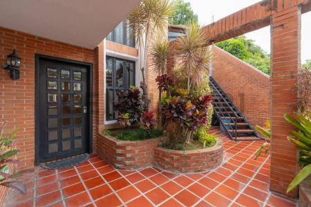 Av. Principal, Cumbres de Curumo , Caracas, Miranda 1080, Venezuela