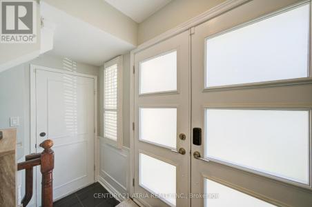 18 PARK LANE CIRCLE, Richmond Hill (south Richvale), Ontario L4C 6S8, Kanada