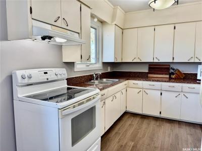 12 KING CRESCENT, Humboldt, Saskatchewan S0K 2A0, Canada