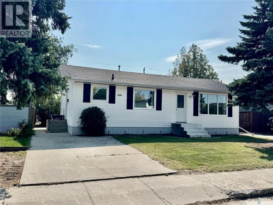 12 KING CRESCENT, Humboldt, Saskatchewan S0K 2A0, Canada