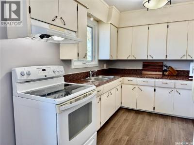 12 KING CRESCENT, Humboldt, Saskatchewan S0K 2A0, Canada