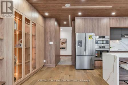 1 WATERGARDEN WAY, Toronto (bayview Village), Ontario M2K 2Z7, Canada